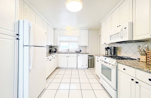 Sawtelle Apartment | Charming 2-bedroom apartment in Los Angeles