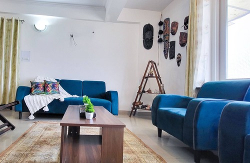 Sector D Apartment | Charming 3-bedroom apartment with WiFi, AC in vibrant New Delhi
