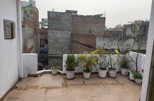 Paharganj Apartment | Charming apartment in fabulous New Delhi with AC with rooftop area and a open