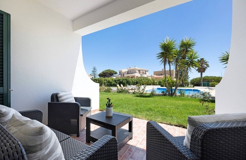 Sagres Apartment | Charming Apartment “Navegador” close to the Beach with Pool, Terrace & Garden
