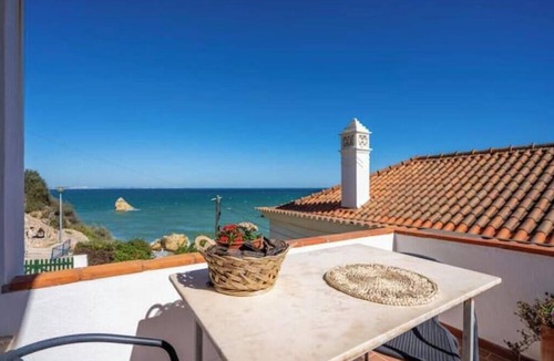 Lagos Apartment | Charming apartment with a terrace right on the beach