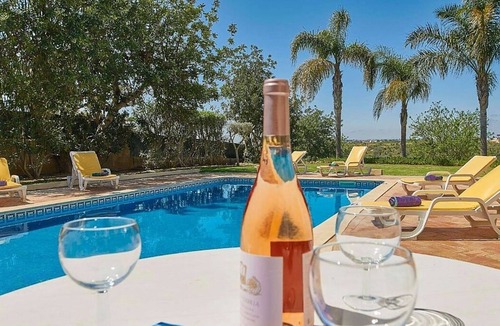 Albufeira Villa | Charming Country House, A/C, Private Pool, 20mins walk from Guia & 15mins drive to Fabulous Beaches