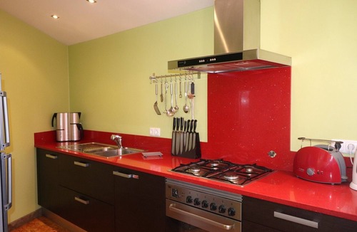 Lagos Apartment | Chic Wi-Fi Apartment for 4 with Stunning Sea & Marina Views, 300m from the Beach
