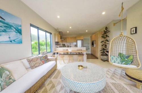 Muriwai House | Coast Retreat Muriwai - Walk to the Beach!