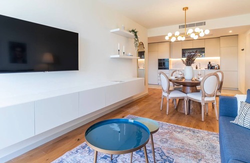 Mafamude Apartment | Contemporary Oasis w/Balcony by LovelyStay