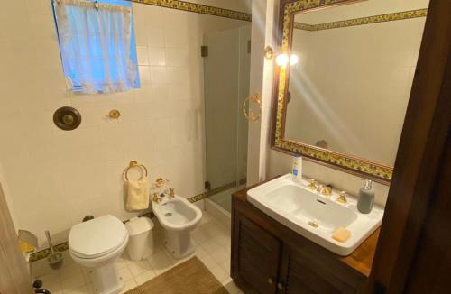 Barcelos House | Cottage Sleeps 12 with Pool and Parking
