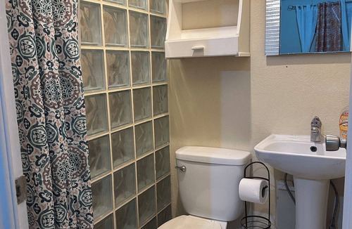 Charnocks House | Cozy 3 bedroom 2 bathroom house in a secure neighborhood with dining & amenities