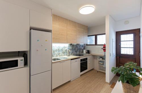 Oliveira do Douro Apartment | Cozy Bus Parking - 5min from Downtown Porto Gaia