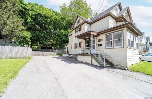 Syracuse Apartment | Cozy East Syracuse Apt—Close to Upstate, St. Joseph’s, Downtown & NY State Fair