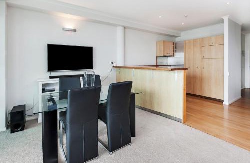 Auckland Central Business District Apartment | DNR Waterfront Magic Super Sunsets - 742