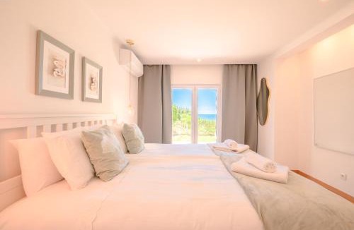 Alporchinhos House | E&M Beach House - Creative Space for Creative People