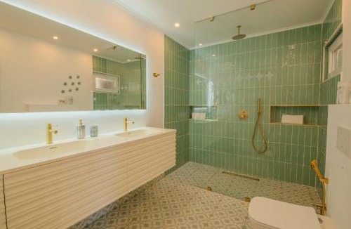Alporchinhos House | E&M Beach House - Creative Space for Creative People