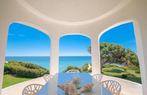 Alporchinhos House | E&M Beach House - Creative Space for Creative People