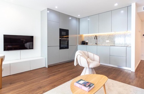 Mafamude Apartment | Elegant 1BR Retreat near Metro by LovelyStay