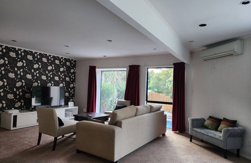 Birkenhead House | Entire Upper-floor: Spacious 140m2