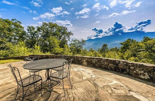 Chalet Village Cabin | EpicView | HotTub | PoolTable | free Dollywood tkt