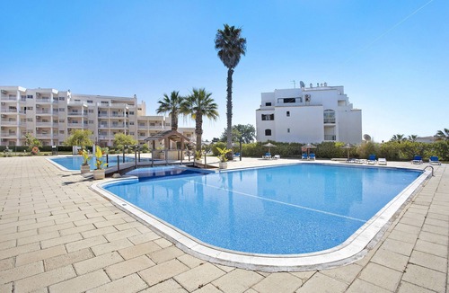 Portimao Apartment | Estrela do Vau Apartment with Sea View, Pool, A/C, Wi-Fi, Garden, Terrace and Balcony