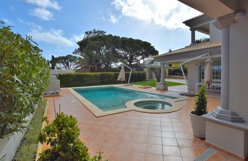 Vale do Garrao Villa | Exceptional villa with swimming pool