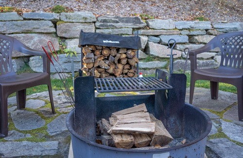 Hendersonville Cabin | Family-Friendly Log Cabin with Hot Tub, Fire Pit & Game Room – Pet Welcome!