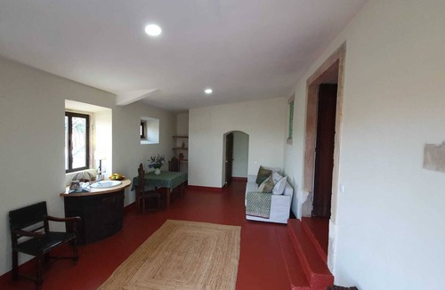 Arega House | Fantastic 1-bedroom country house in charming Figueiró Dos Vinhos