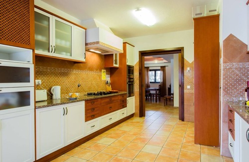 Vale de Centianes House | Ferienvilla "Mouraria" mit Blick auf das Wasser by Interhome