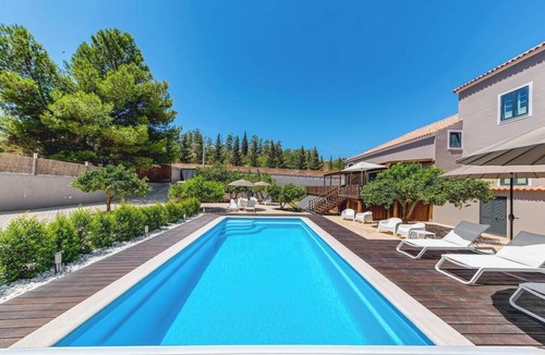 Ferragudo Villa | Ferragudo Beach House | Pool & Walk to Beach