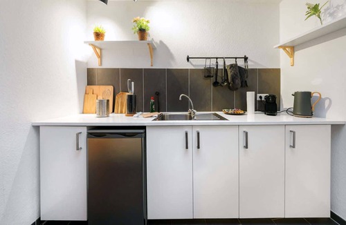 Aachen Apartment | FeWocation Aachen | Spacious City APT Nähe HBF