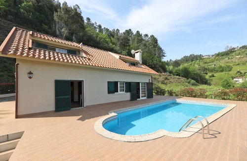 Castelo de Paiva Apartment | FLH Douro Family House