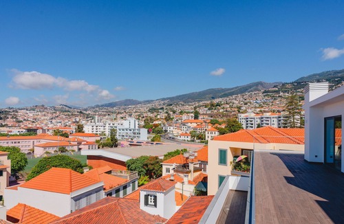 Old Town Apartment | FLH Funchal A Quinta do Conde Balcony Flat VI