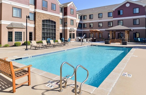 O'Fallon Condo | Free Breakfast. Pool & Gym. Close to Progress West Hospital!