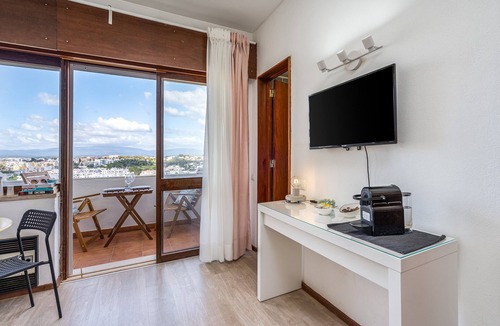 Torralta Apartment | Gaivotas House Apartment with Balcony and Wi-Fi Access