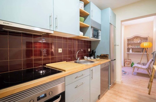 Santa Marinha Apartment | Gaya Avenue 102 - Flat w/Balcony