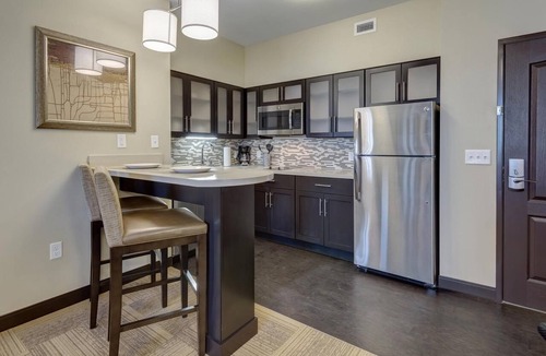 Maryland Heights Condo | Great for Business Travelers! Comfortable Suite in St. Louis | BBQ Area