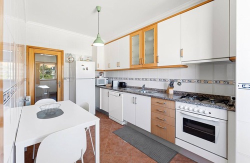 Madalena Apartment | GuestReady - Charming retreat with balcony in Gaia