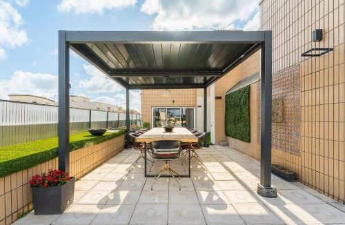 Santa Marinha Apartment | GuestReady-Luxury Penthouse with Panoramic Terrace