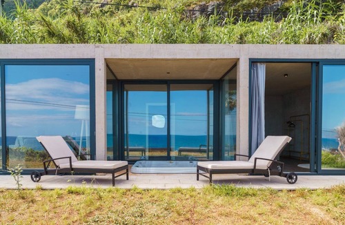 Sao Vicente House | GuestReady - Relax and Ride the Waves