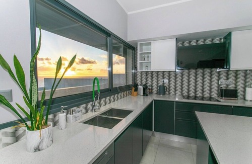 Relva House | GuestReady - Sunset House