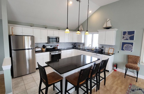 Admiral Estates House | Henry's Hideaway-Cape May- 2.5 blocks to beach- 5 BR- Elevator