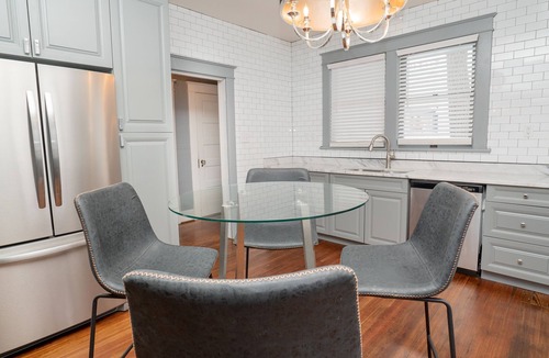 Northeast Virginia Beach House | HISTORIC TROPICAL HOME, EXCELLENTLY DETAILED, 3 MINUTES WALK TO BEACH
