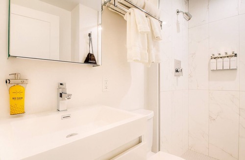 Foggy Bottom Hotel | Hive King, Hotel Hive, Welcoming Ambience, Steps to National Mall
