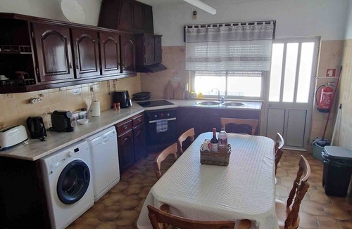 Charneca de Caparica e Sobreda House | Holiday Home 'Vivenda Alves' with Mountain View, Wi-Fi and Air Conditioning