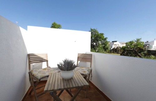 Tavira House | Holiday Home 'Acolhedora Tradicional' with Private Terrace, Wi-Fi and Air Conditioning