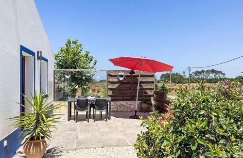 Cabeco de Aguia House | Holiday Home auf dem Lande in der Nähe des Strandes by Interhome
