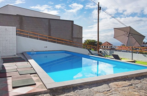 Ponta do Sol House | Holiday Home 'Casa Carreira' with Sea View, Pool & Wi-Fi