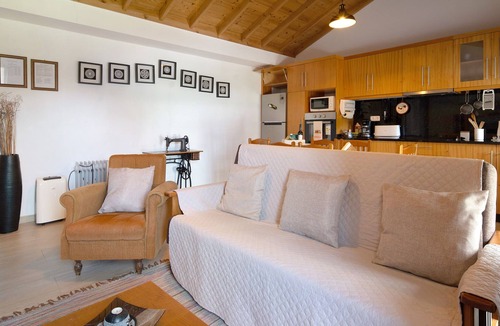 Lajes do Pico House | Holiday Home 'Casa Da Figueirinha' with Sea View, Private Garden and Wi-Fi