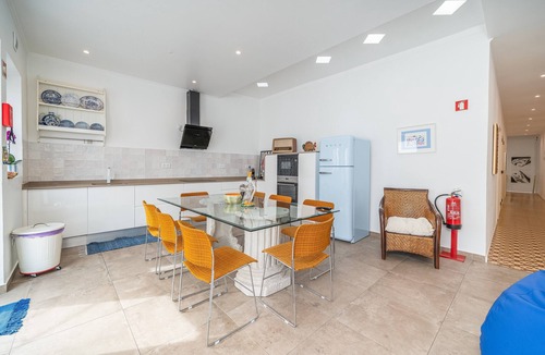 Portimao City Centre House | Holiday Home 'Casa Largo Da Mó' with Private Terrace, Wi-Fi and Air Conditioning