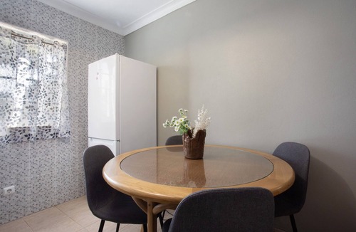 Cartaxo House | Holiday Home 'Casa 1' with Shared Pool, Wi-Fi and Air Conditioning