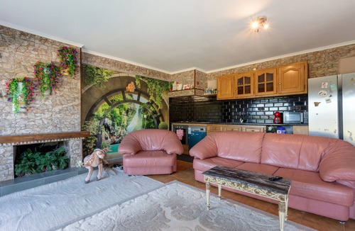 Santa Catarina House | Holiday Home 'Quinta Eva' with Private Terrace, Private Garden and Wi-Fi