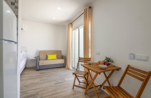 Olhao House | Holiday Home 'Vila Salero 8' with Shared Pool, Wi-Fi and Air Conditioning