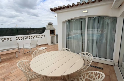 Santo Estevao House | Holiday Home 'Yolanda' with Private Pool, Wi-Fi and Air Conditioning